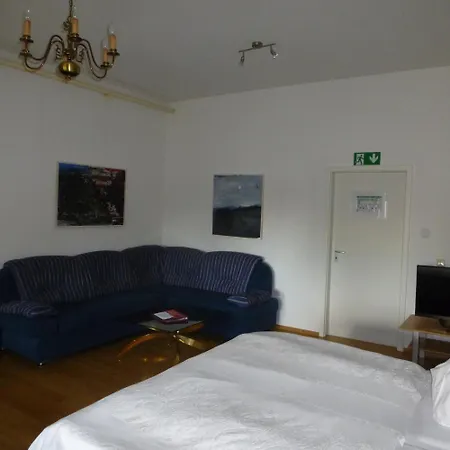 Schloss Wallhausen (Saxony-Anhalt)