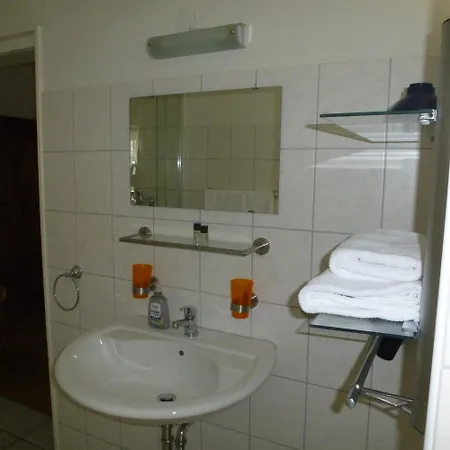 Schloss Wallhausen (Saxony-Anhalt)