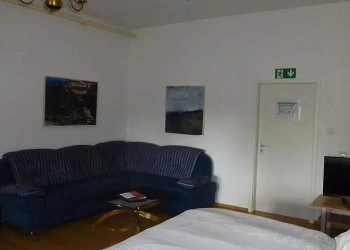 Schloss Wallhausen (Saxony-Anhalt)