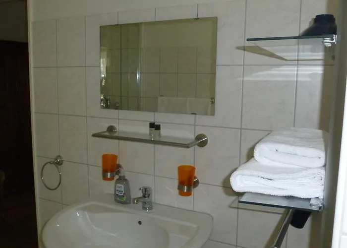 Schloss Wallhausen (Saxony-Anhalt)